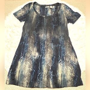 DayTrip rock style Blue & Black Snake Skin pattern top